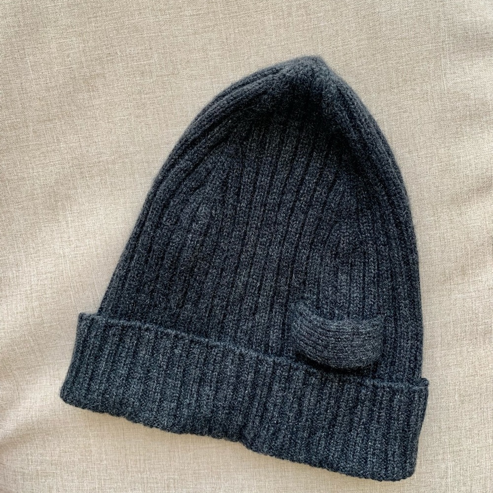 PRADA MEN AND WOMAN CASHMERE HAT (Size M)